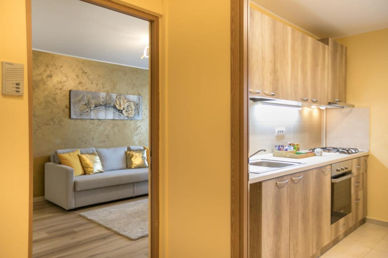 Golden Apartment Baneasa Bukarest Exteriör bild
